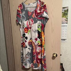 Parsley & Sage Multicolor Floral Short Sleeve Top